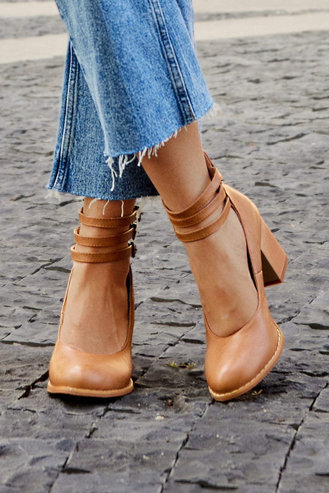 Caa™ | Smooth sandals with ankle strap and thick heel