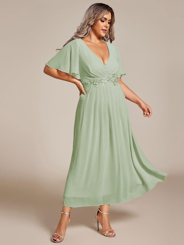pretty DAHLIA|Plus Size Elegant Short Sleeves V-Neck Floral Applique Wedding Guest Dress